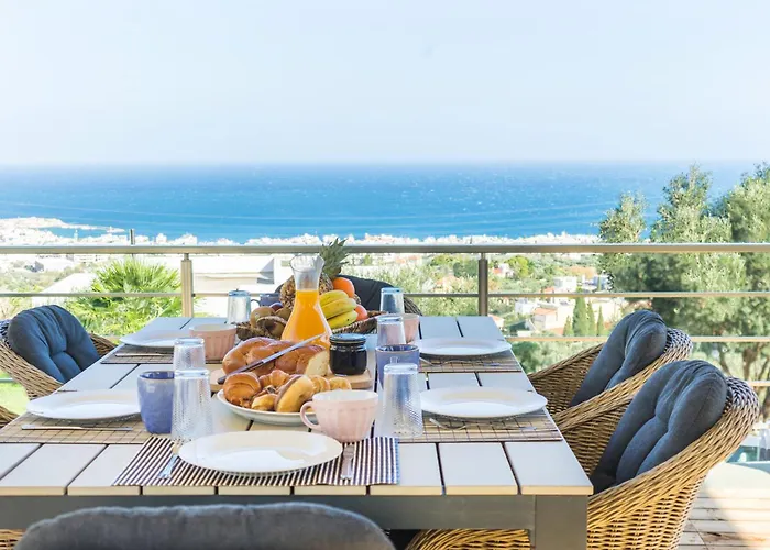 Royal Hill Villa - Private Pool - Sleeps 8