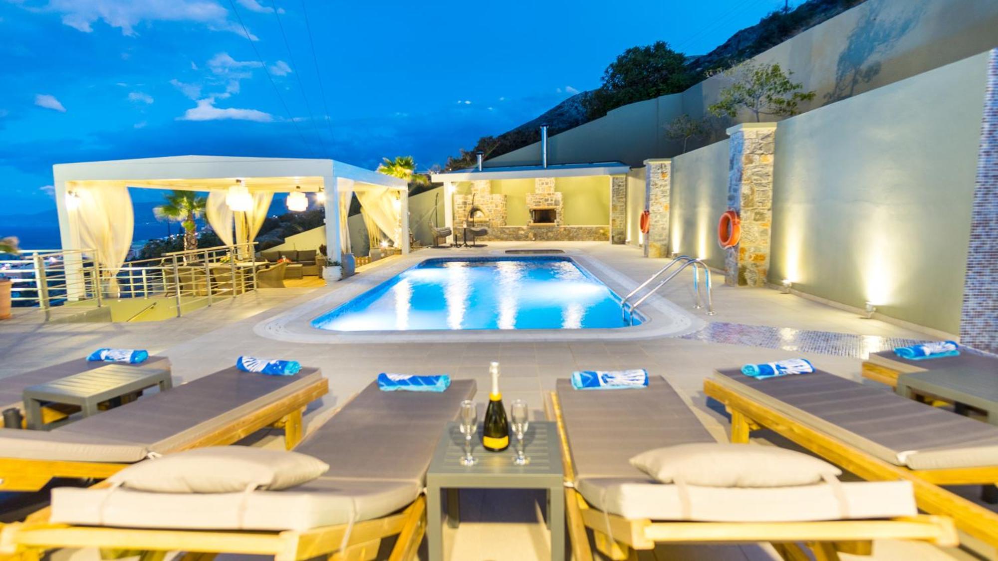 Villa Royal Hill - Private Pool - Sleeps 8