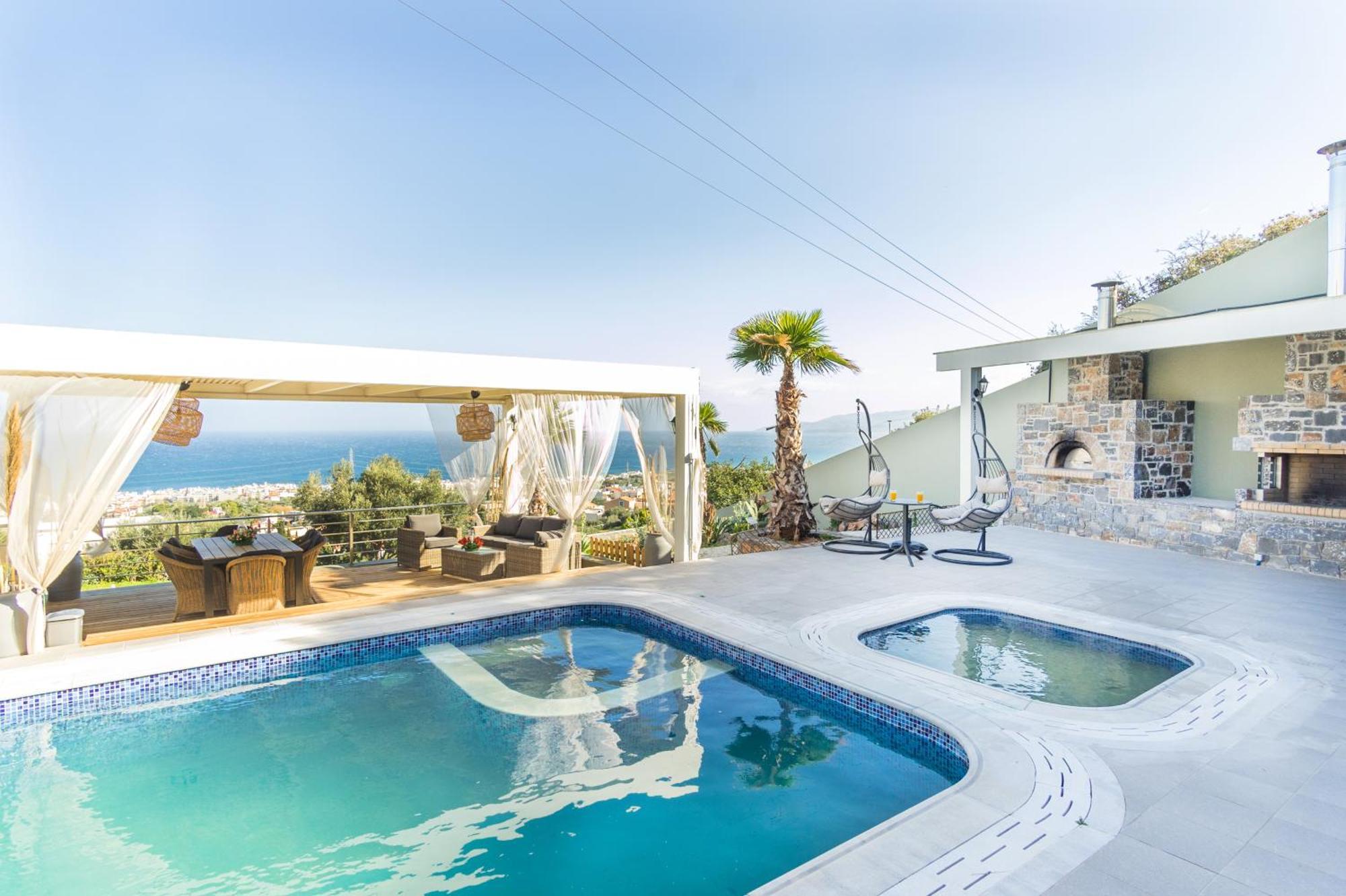 Royal Hill - Private Pool - Sleeps 8 Villa *