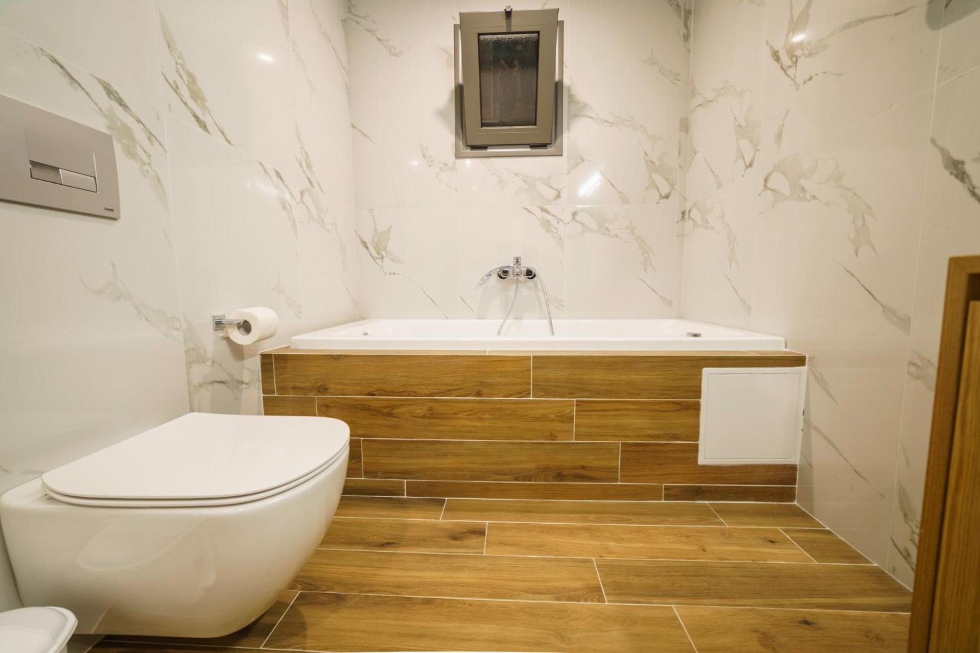 Royal Hill - Private Pool - Sleeps 8 *