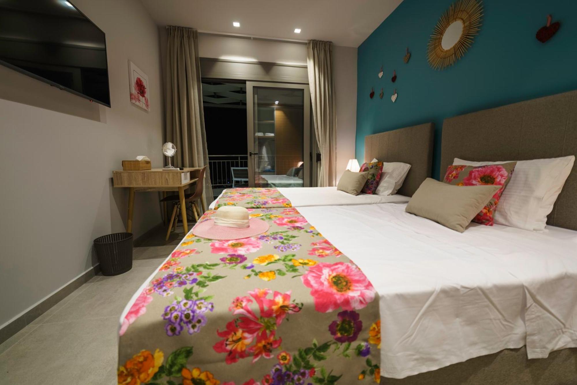 Royal Hill - Private Pool - Sleeps 8 *