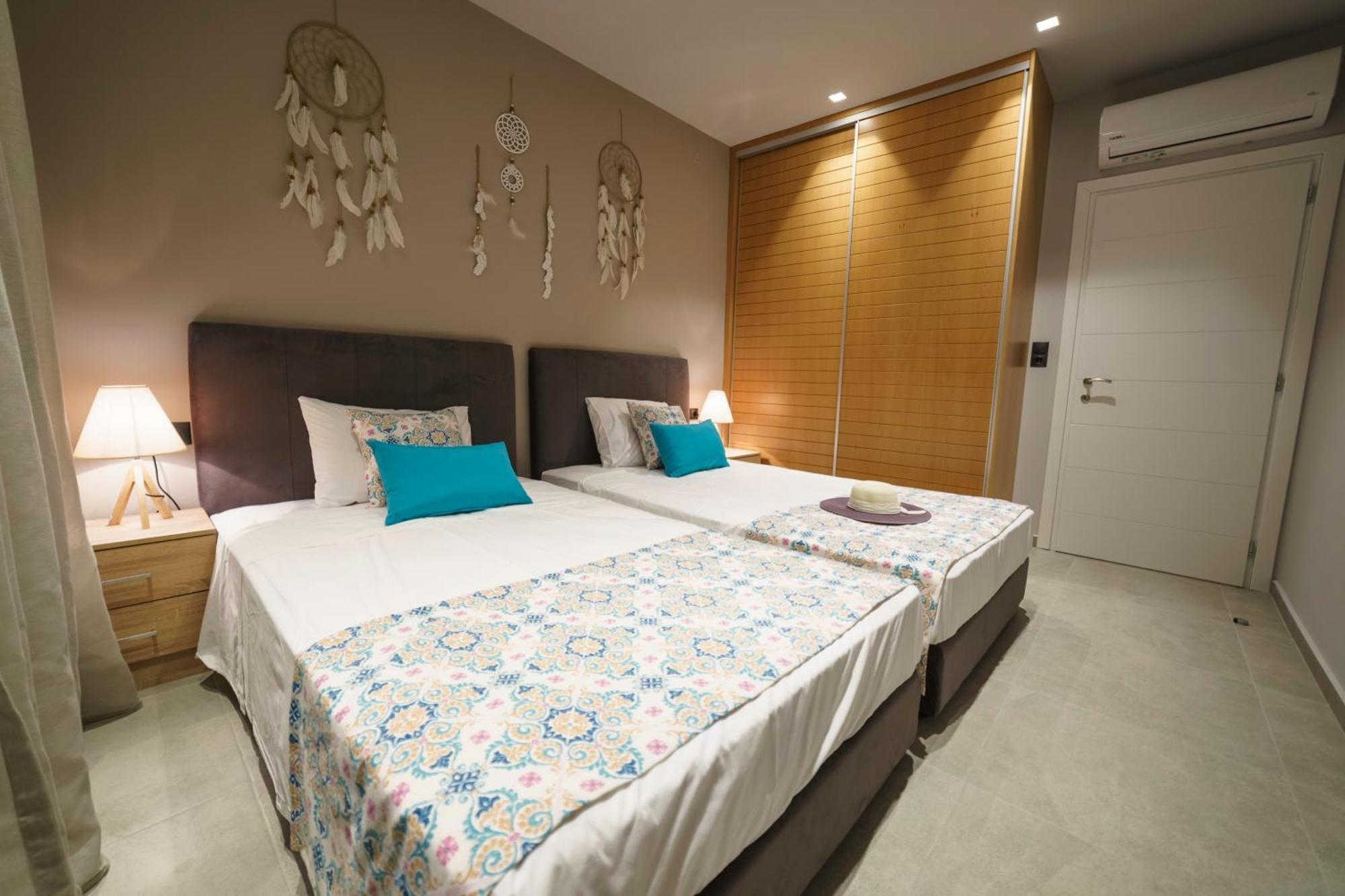 Royal Hill - Private Pool - Sleeps 8 Vila
