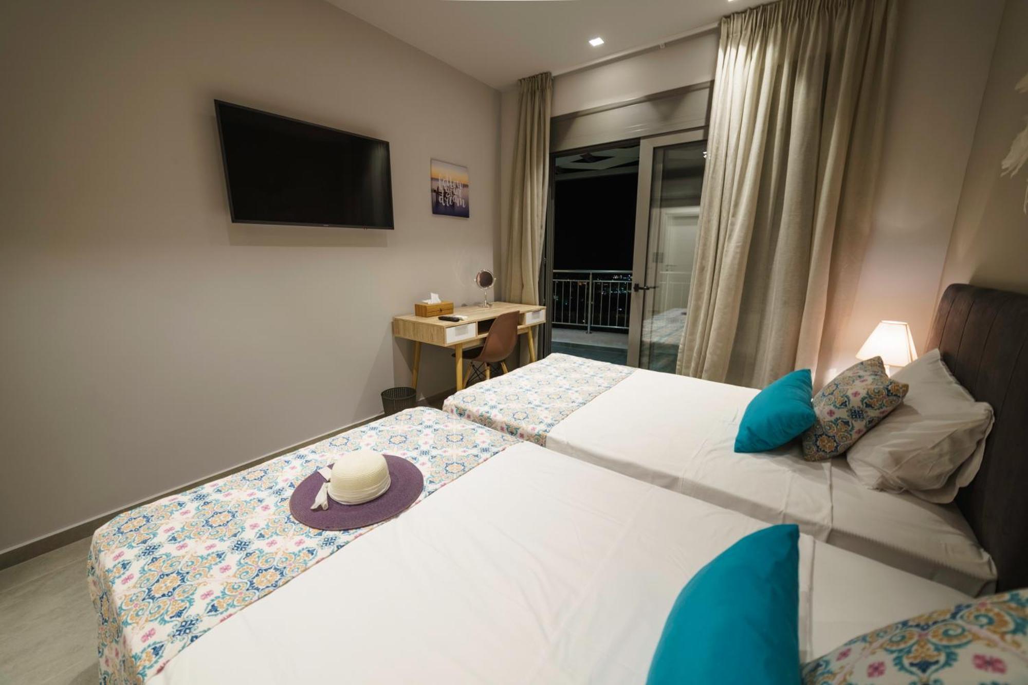 Royal Hill - Private Pool - Sleeps 8