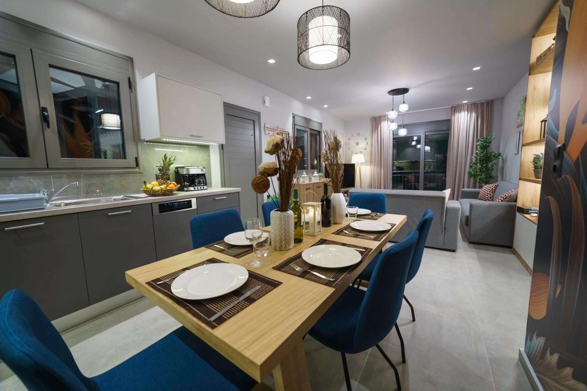 Royal Hill - Private Pool - Sleeps 8 Χερσόνησος